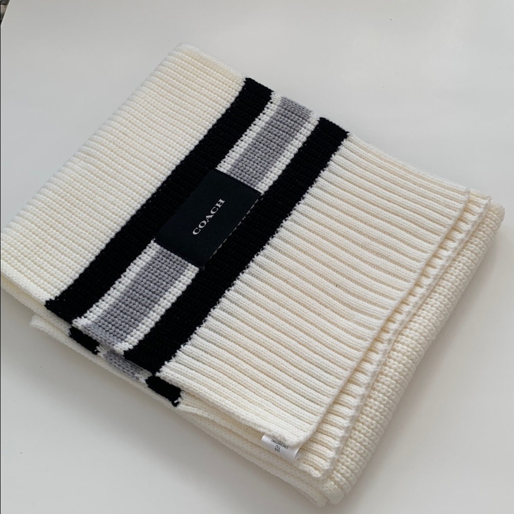 💙💙💙 Coach wool blend white chunky knit scarf